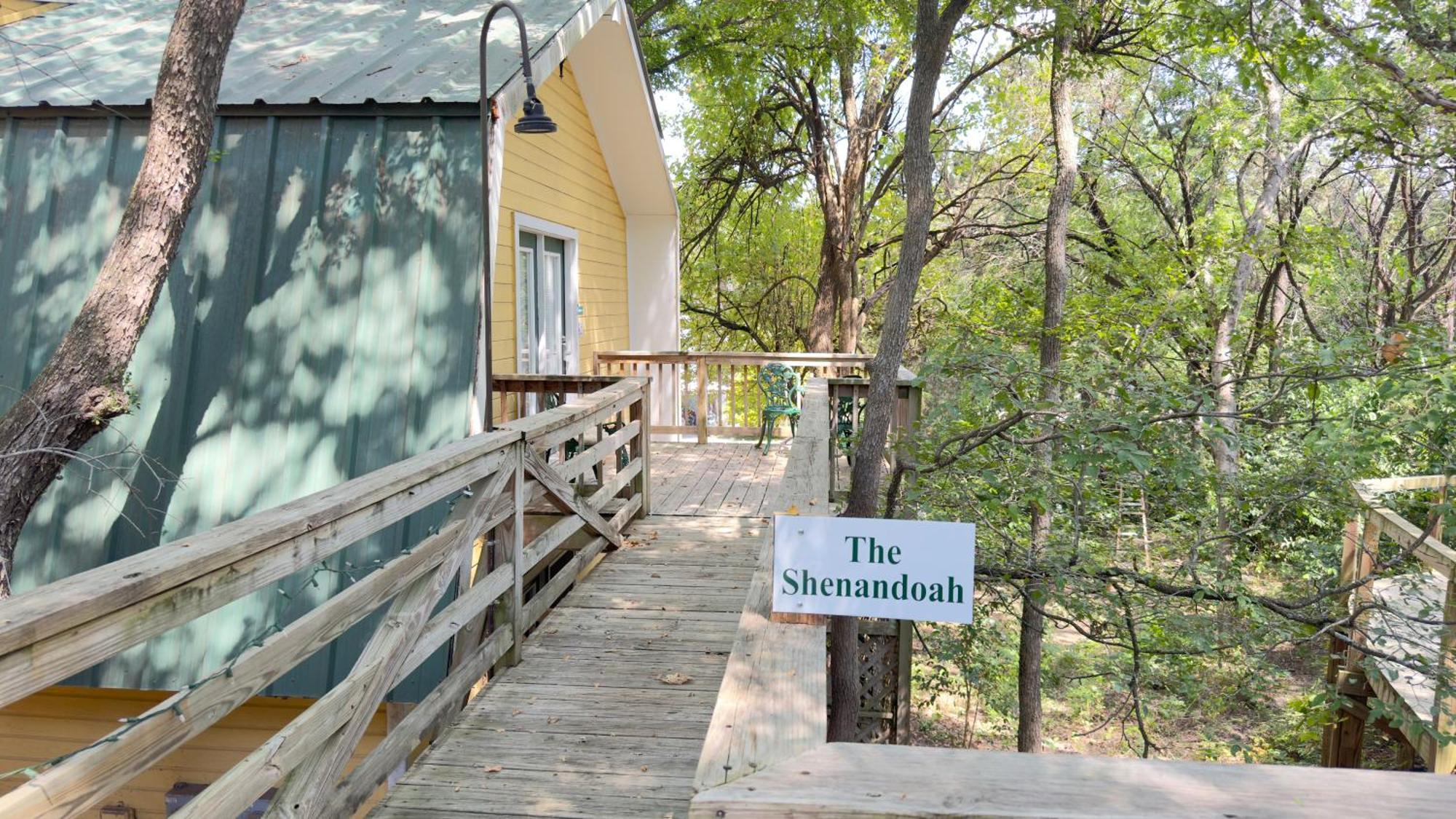 Bed And Breakfast On White Rock Creek ウェーコ エクステリア 写真
