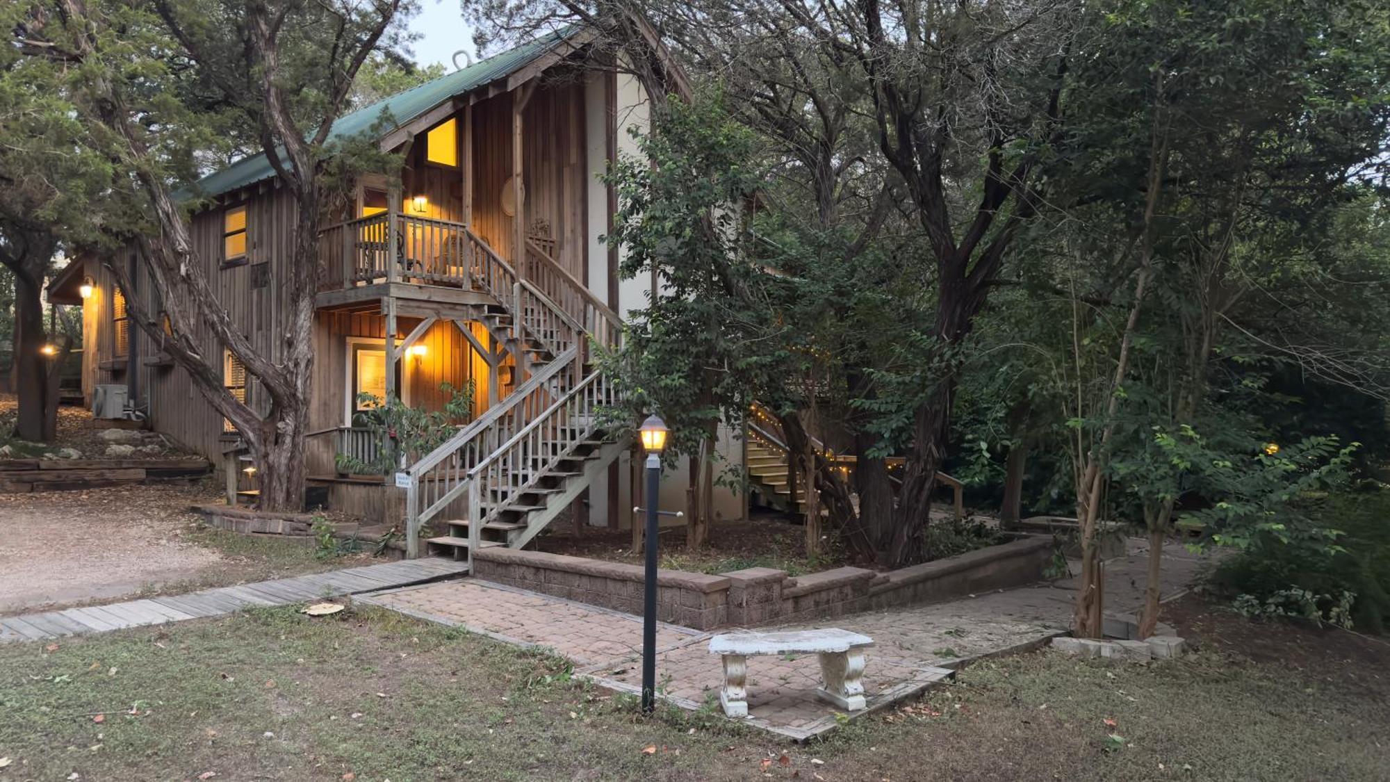 Bed And Breakfast On White Rock Creek ウェーコ エクステリア 写真