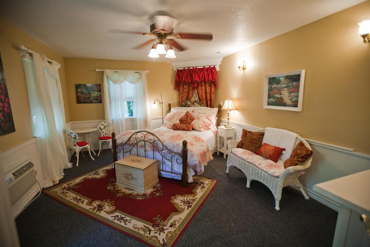 Bed And Breakfast On White Rock Creek ウェーコ エクステリア 写真
